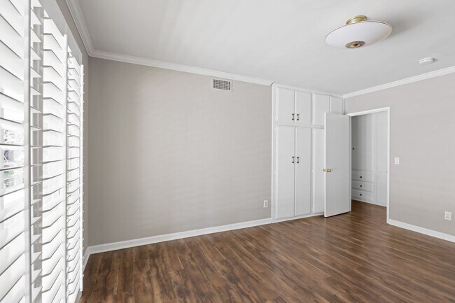 Building Photo - Welcome to this Beautiful Ranch-Style Home...