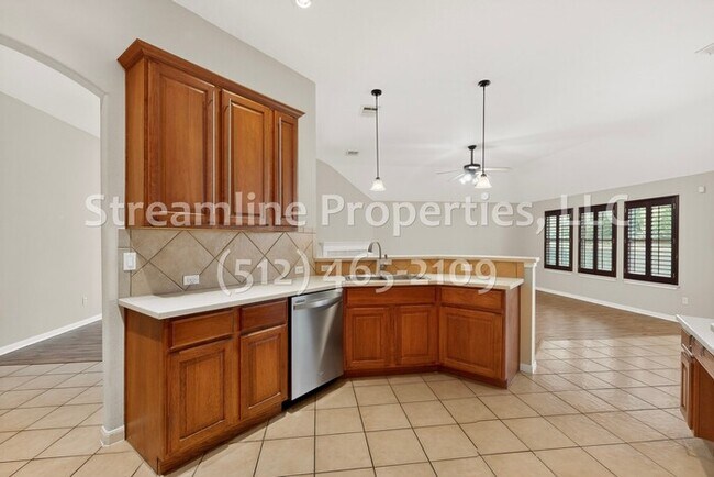 Building Photo - Spacious 4 Bedroom, 2 Bath - Open Layout!