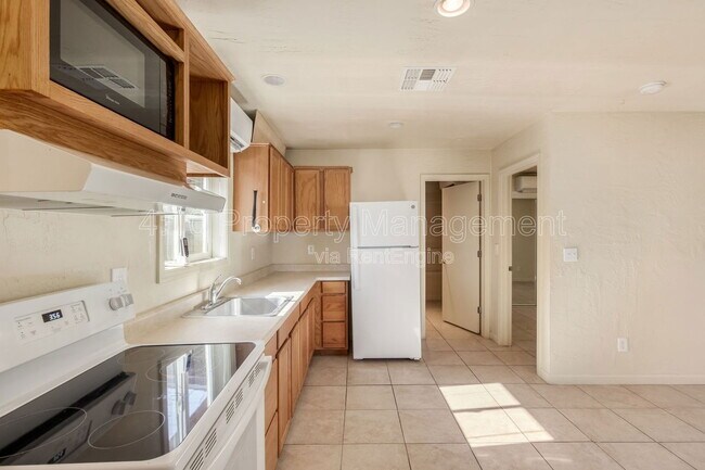 Building Photo - 1626 W Taylor St