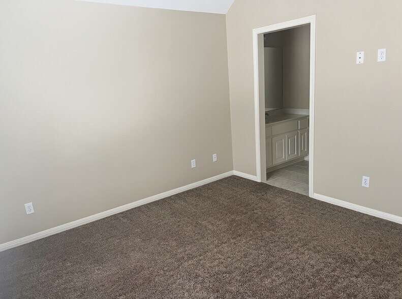 Upstairs Room 3 - 15201 Calaveras Dr