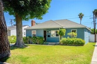 Building Photo - 6438 Densmore Ave