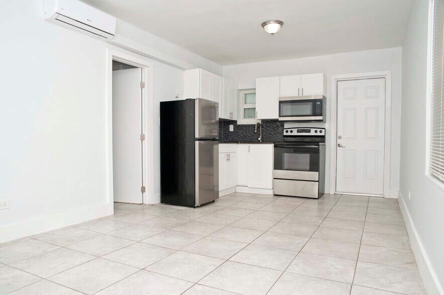 Primary Photo - 12322 NE 6th Ave