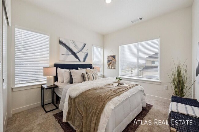 Building Photo - 632 Hewlett Aly