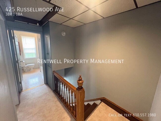 Building Photo - 425 Russellwood Ave