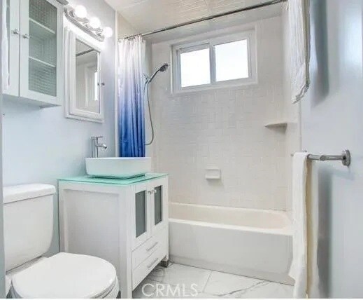 Building Photo - 1573 Casarin Ave