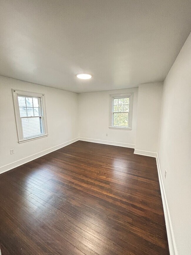 Building Photo - 409 E Washington Ave