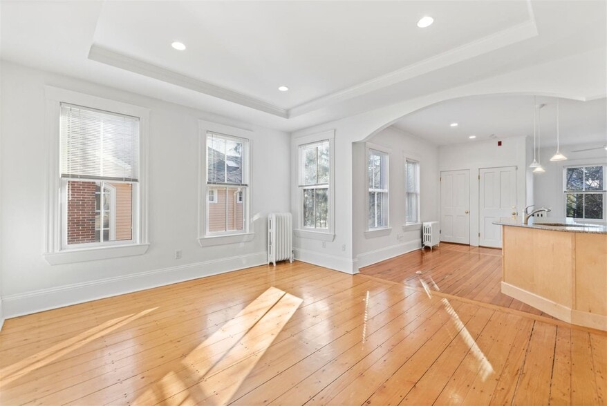 Building Photo - 28 Healey St