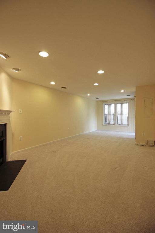 Building Photo - 11799 Valley Ridge Cir
