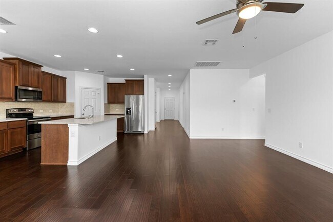 Building Photo - 208 Magna Ln