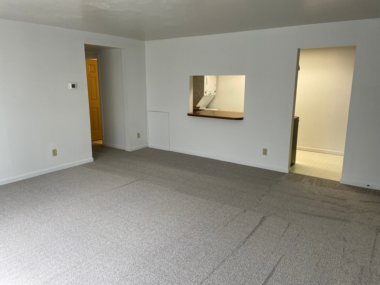 Living room - 147 N 16th St