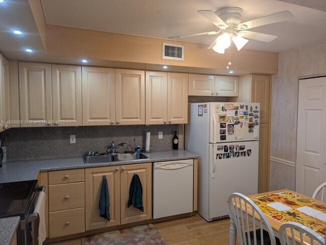 Building Photo - 2810 N 46th Ave