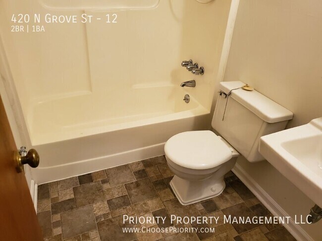 Building Photo - 420 N Grove St