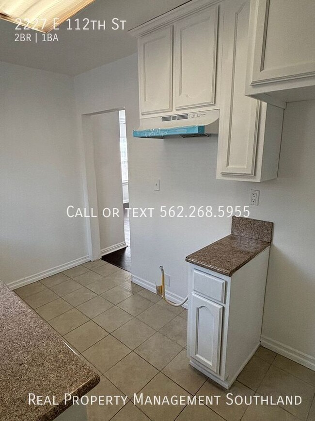 Building Photo - 1 Bedroom available now in Los Angeles!!