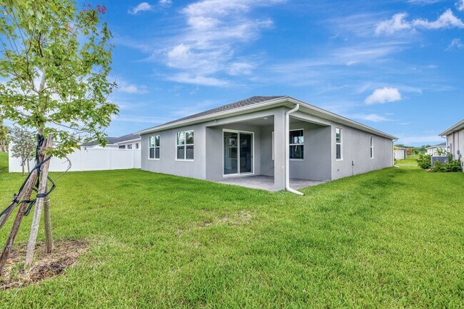 Building Photo - Spacious 4BR Home in Port St. Lucie – Modern Comfort Awaits