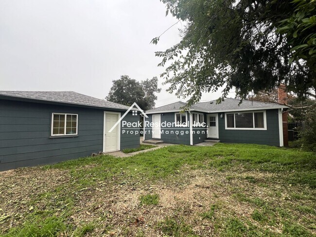 Building Photo - Updated 3bd/2ba Sacramento House