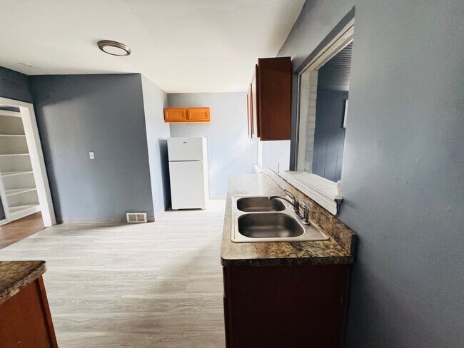 Building Photo - Comfort Meets Convenience: Beautiful 5-Bedroom Single-Family Home Family-Friendly