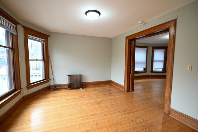 Building Photo - 405-407 W Main St - Duplex