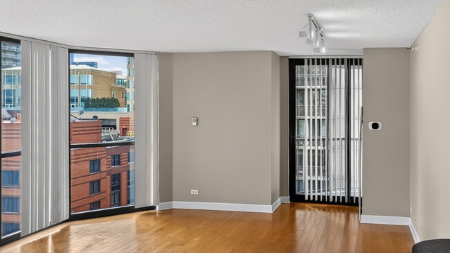 Building Photo - 10 E Ontario St