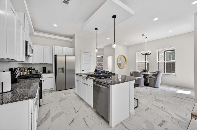 Building Photo - 2912 El Fenice Ln