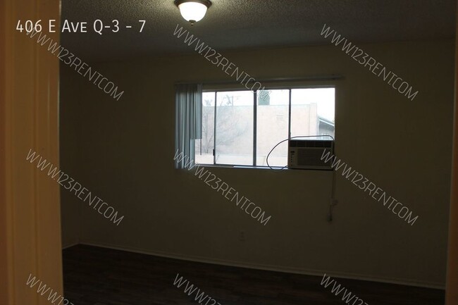 Building Photo - 1BD/ 1BATH 2ND FLOOR APT EAST PALMDALE