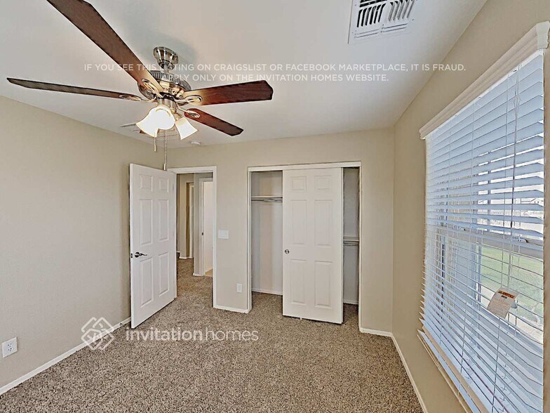 Building Photo - 214 N Sandal