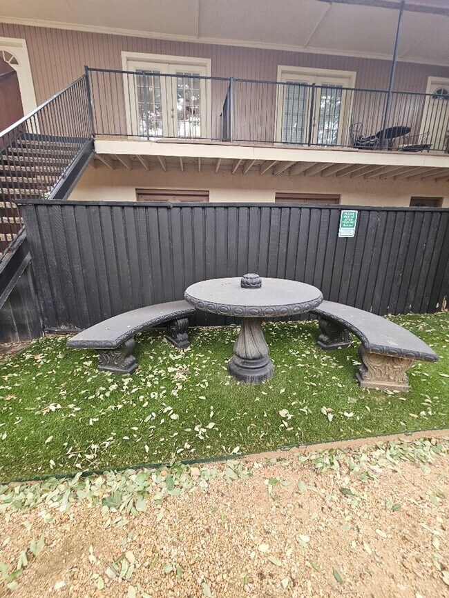 Building Photo - Mediterranean style condo within walking d...