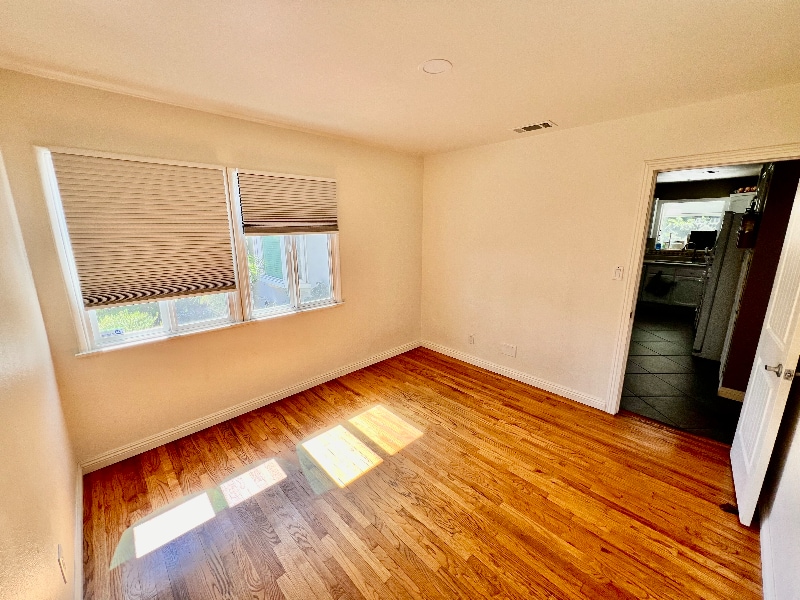 Building Photo - 309 W Hampshire Ave