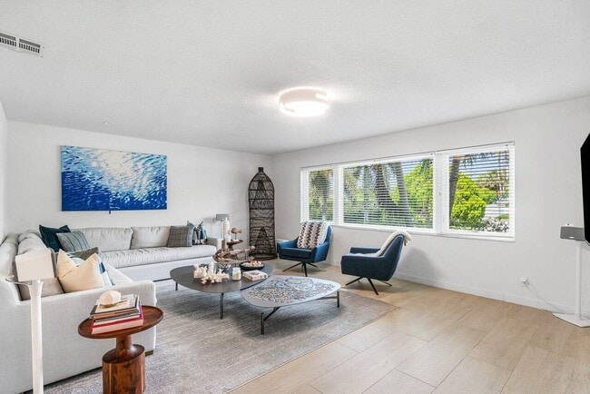 Building Photo - 5903 N Ocean Blvd