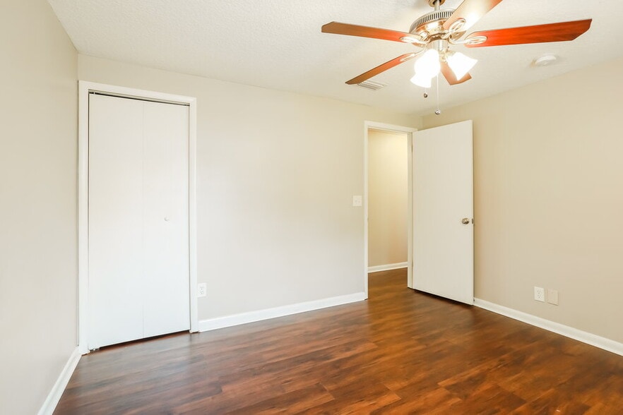 Building Photo - 2834 Tanglewood Blvd