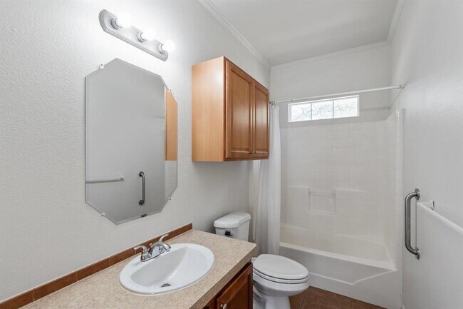 Building Photo - 289 Heatherwood Dr