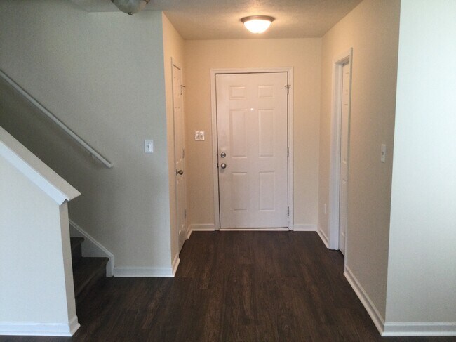 Building Photo - 1236 Saticoy Ct