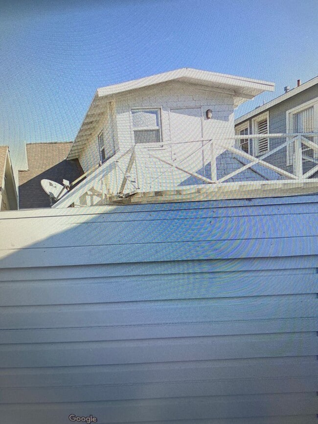 Building Photo - 2 Bedroom 2 Bath