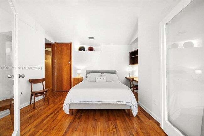 Building Photo - 5627 Granada Blvd