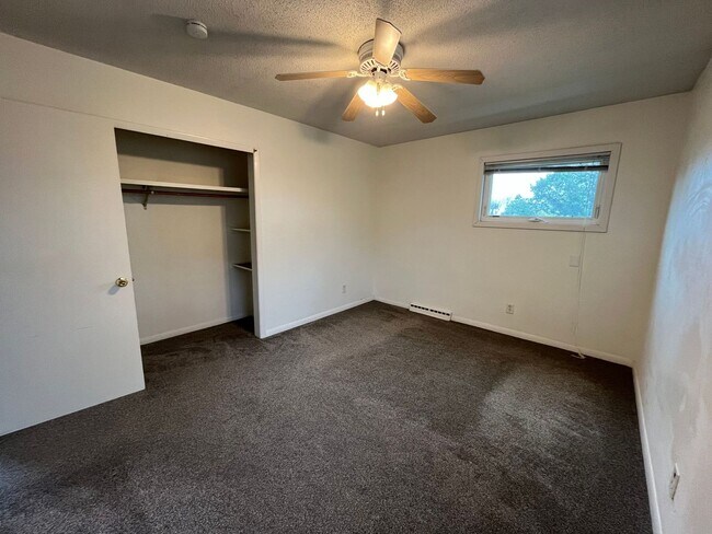 Building Photo - 17 N 62nd Ave W