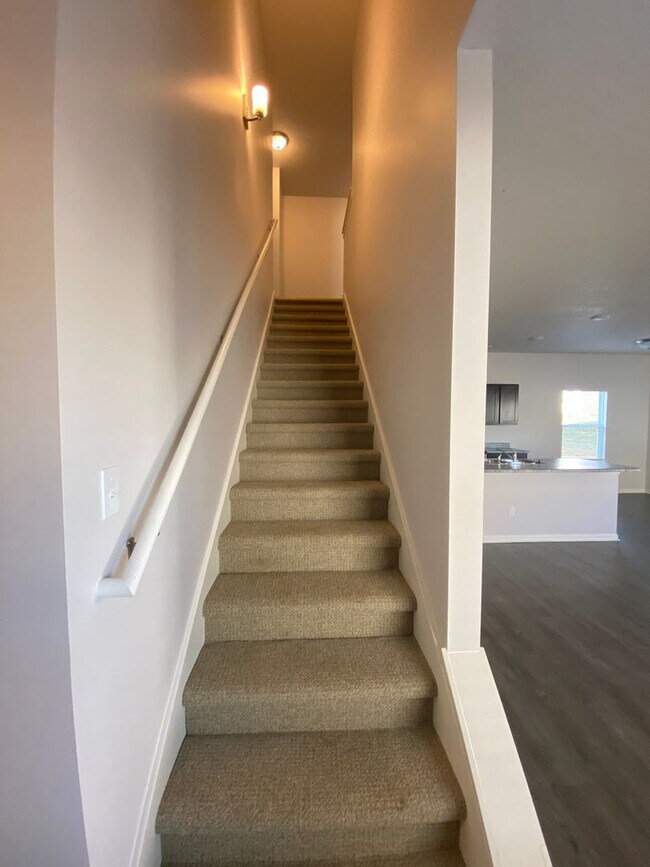 Building Photo - *Pre-leasing* Spacious Three Bedroom | Two and a Half Bath Home in Spring Hill