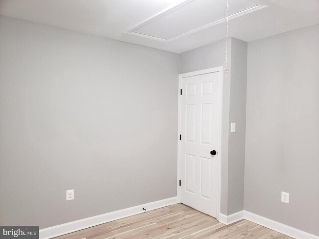 Building Photo - 2510 S Walter Reed Dr