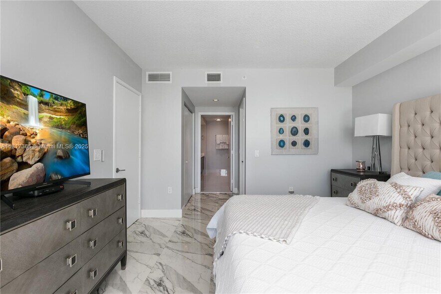 Building Photo - 330 Sunny Isles Blvd