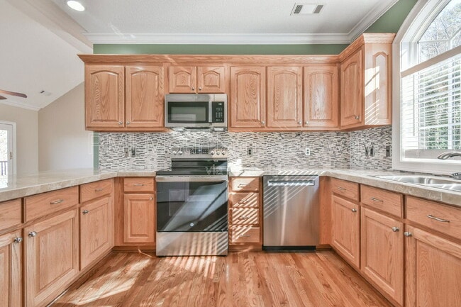 Building Photo - 894 Oak Pointe Dr