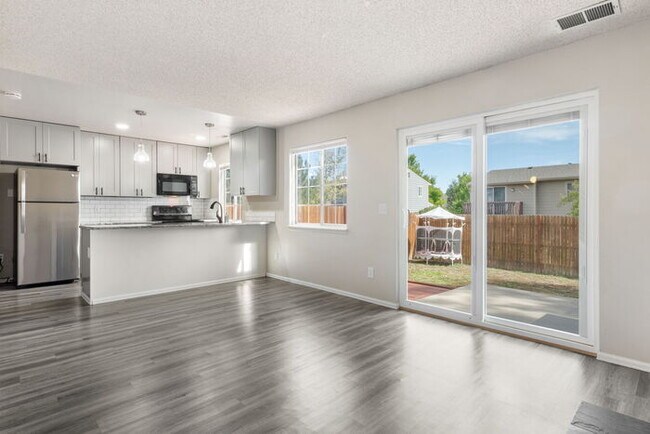 Building Photo - Clean, Bright 3 Bedroom with large yard an...