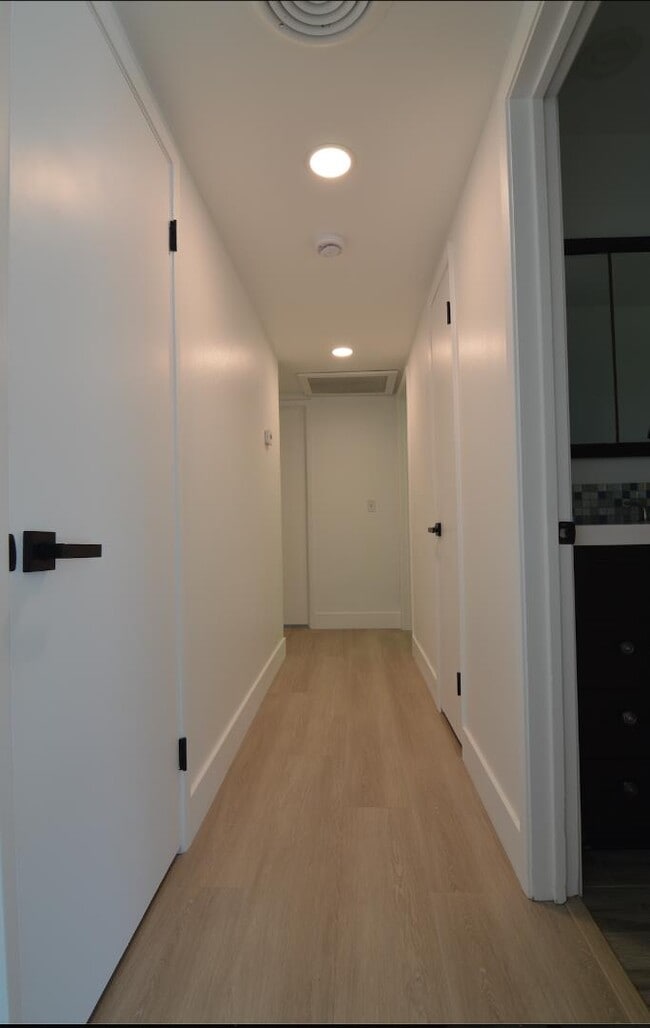 Building Photo - 467 Luther Dr