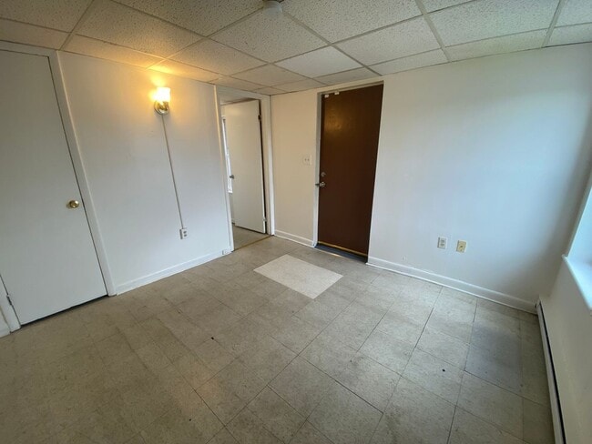 Building Photo - 611 N Front St