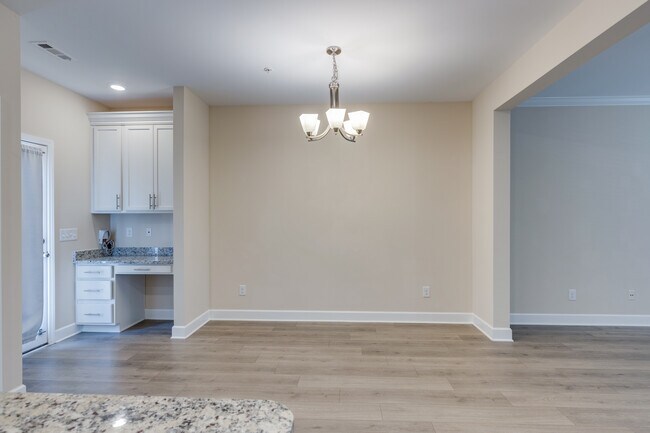 Building Photo - 2029 Serenity St