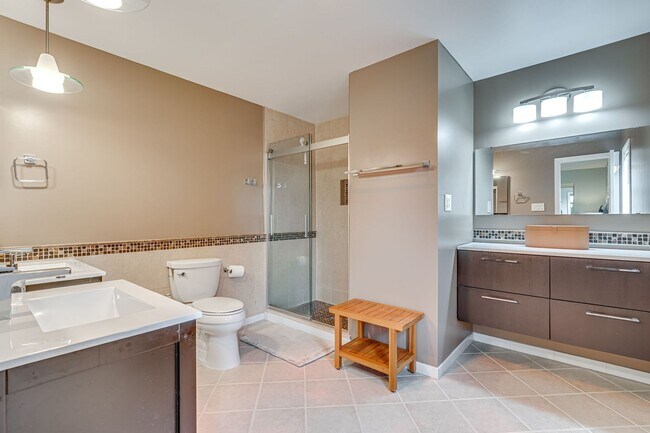 Building Photo - Charming 4 Bed SFH in Alexandria!