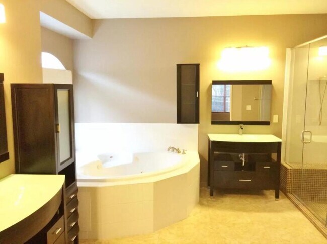 Building Photo - 8055 Glitter Ct