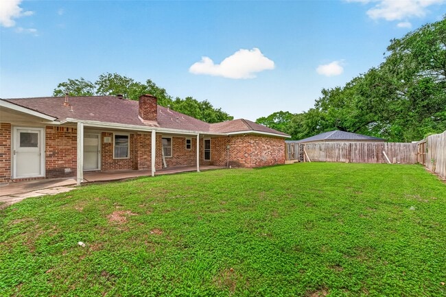 Building Photo - 2003 Point Clear Ct