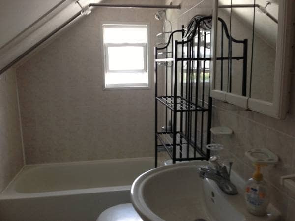 Building Photo - 20 Cedar St