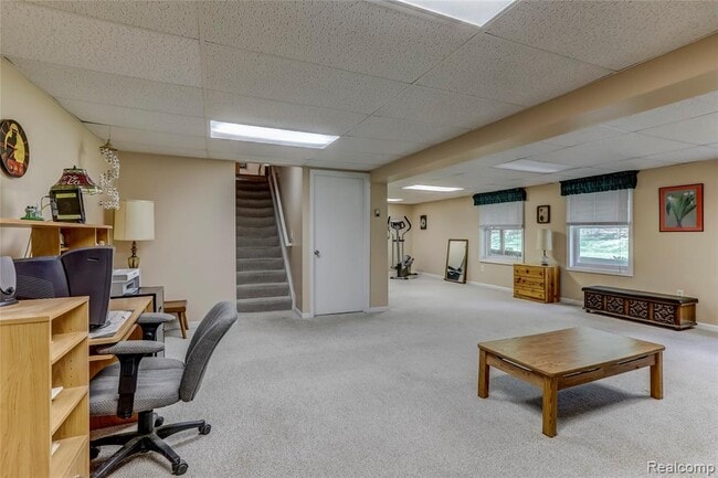 Building Photo - 8976 Lyniss Dr