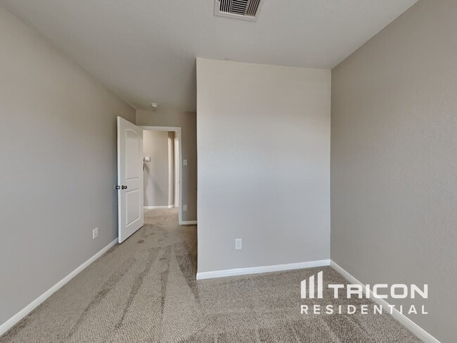 Building Photo - 717 Totem Trail Dr