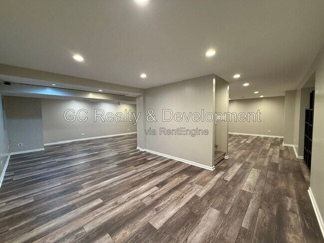 Building Photo - 882 Clarendon Ln