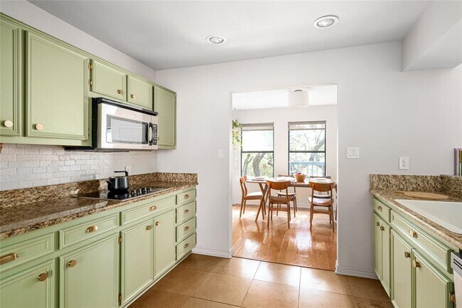 Building Photo - 614 Canyon Rim Dr